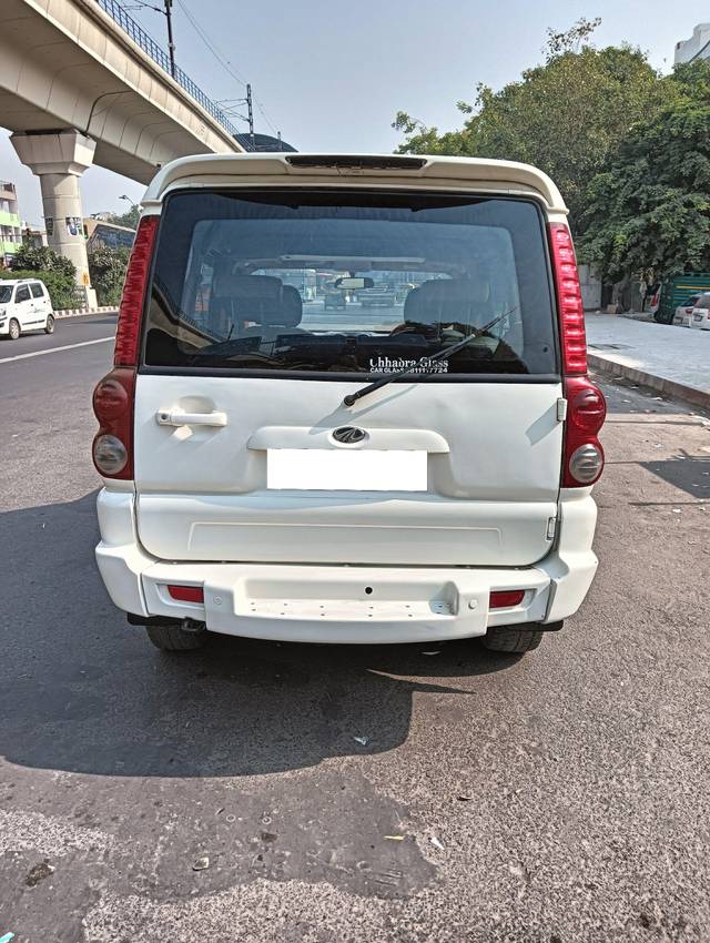 https://images10.gaadi.com/usedcar_image/3701299/original/processed_img2927609__used_car_2927609_1701659619.jpg?imwidth=6401
