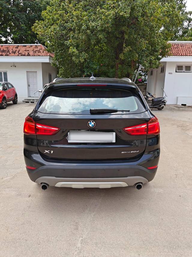 https://images10.gaadi.com/usedcar_image/3701350/original/processed_img2927615__usedcar_e8bd22a8_b237_4bf8_9f3d_e11c8e5a5e2d_56971701664288_1701664400.jpeg?imwidth=6401