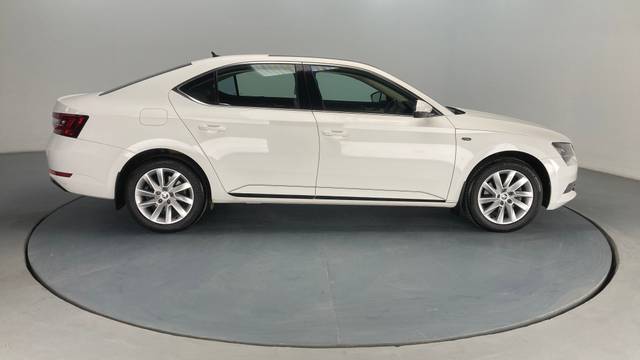 https://images10.gaadi.com/usedcar_image/3701370/original/img2927621__usedcar_s3_276591701666430_1701666452.jpg?imwidth=6401
