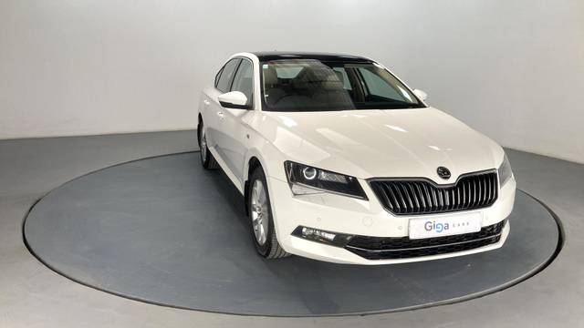 https://images10.gaadi.com/usedcar_image/3701370/original/processed_img2927621__usedcar_s9_276591701666430_1701666444.jpg?imwidth=6400