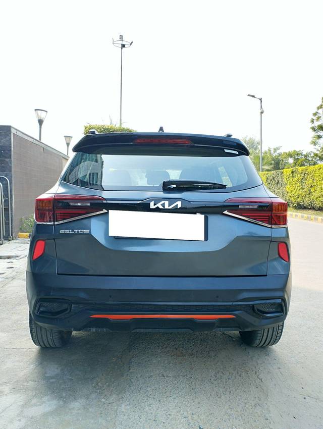 https://images10.gaadi.com/usedcar_image/3701451/original/processed_img2927650__used_car_2927650_1701670123.jpg?imwidth=6402