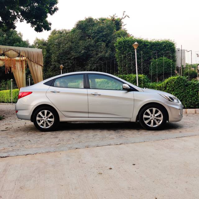 https://images10.gaadi.com/usedcar_image/3701475/original/img2927664__used_car_2927664_1701690518.jpg?imwidth=6401