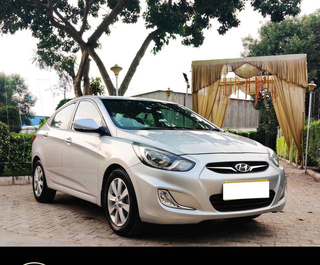 https://images10.gaadi.com/usedcar_image/3701475/original/processed_img2927664__used_car_2927664_1701690516.jpg?imwidth=6400