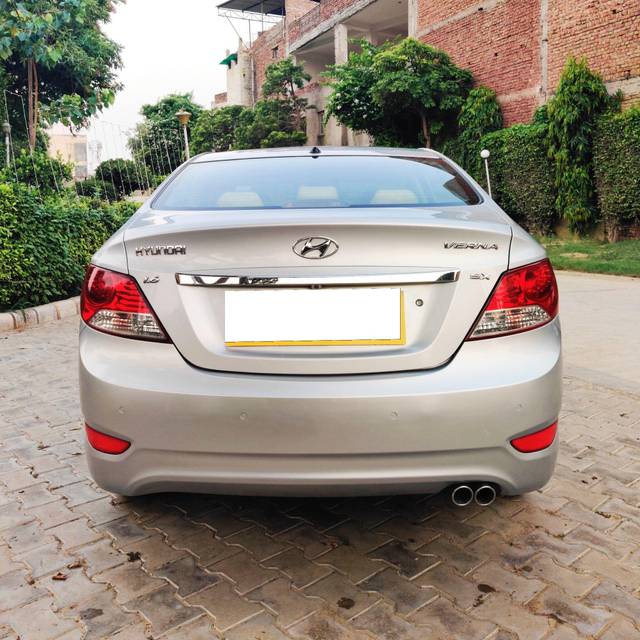 https://images10.gaadi.com/usedcar_image/3701475/original/processed_img2927664__used_car_2927664_1701690524.jpg?imwidth=6402