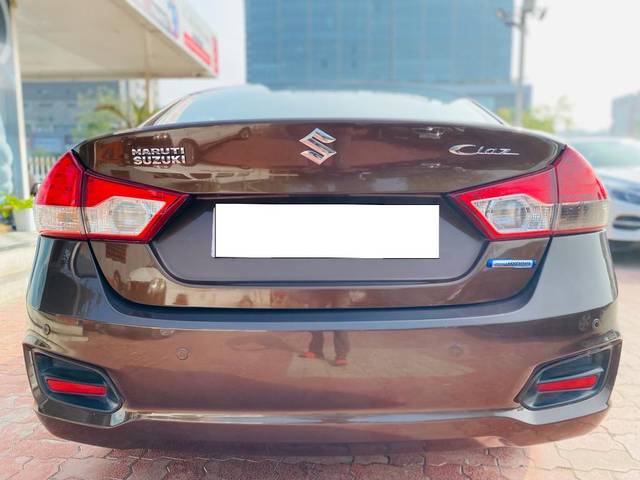 https://images10.gaadi.com/usedcar_image/3701478/original/processed_img2927666__used_car_2927666_1701671256.jpg?imwidth=6401