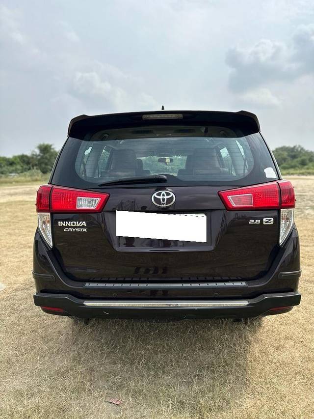 https://images10.gaadi.com/usedcar_image/3701550/original/processed_img2927702__used_car_2927702_1701673379.jpg?imwidth=6402