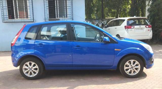 https://images10.gaadi.com/usedcar_image/3701555/original/processed_img2927704__usedcar_4_2927704_1701673675.jpeg?imwidth=6401