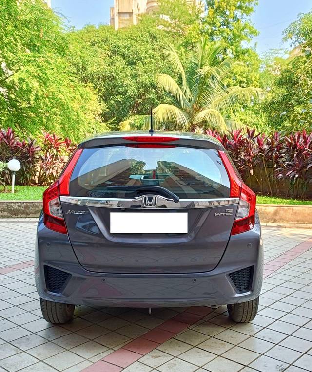 https://images10.gaadi.com/usedcar_image/3701585/original/processed_img2927723__used_car_2927723_1701674543.jpg?imwidth=6401