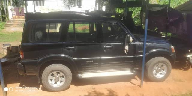 https://images10.gaadi.com/usedcar_image/3701587/original/processed_44c5213e-a60e-4d36-b200-e2eae103f038.jpg?imwidth=6400