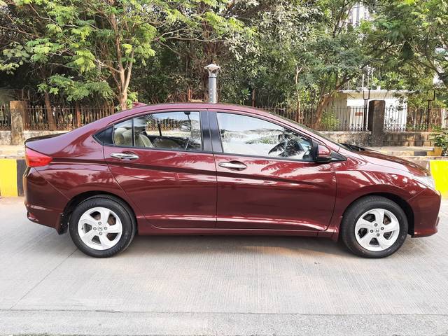 https://images10.gaadi.com/usedcar_image/3701640/original/img2927753__used_car_2927753_1701679480.jpg?imwidth=6401