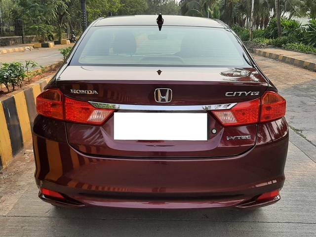 https://images10.gaadi.com/usedcar_image/3701640/original/processed_img2927753__used_car_2927753_1701679482.jpg?imwidth=6402