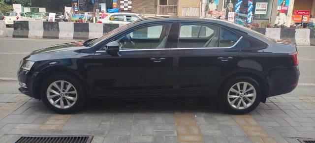https://images10.gaadi.com/usedcar_image/3701655/original/processed_img2927760__usedcar_whatsappimage2023_12_03at12934pm_9661701676775_1701676782.jpeg?imwidth=6402