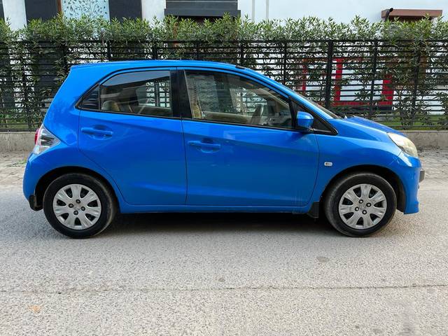 https://images10.gaadi.com/usedcar_image/3701657/original/img2927761__used_car_2927761_1701954965.jpg?imwidth=6401