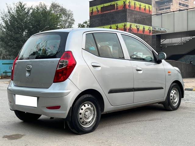 https://images10.gaadi.com/usedcar_image/3701670/original/processed_img2927769__usedcar_img_8275_28581701677159_1701677235.jpg?imwidth=6402