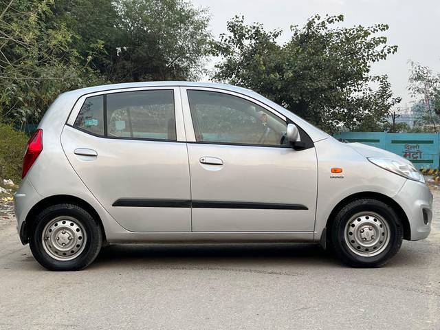 https://images10.gaadi.com/usedcar_image/3701670/original/processed_img2927769__usedcar_img_8276_28581701677159_1701677237.jpg?imwidth=6401