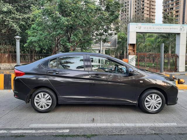 https://images10.gaadi.com/usedcar_image/3701677/original/processed_img2927773__used_car_2927773_1701678850.jpg?imwidth=6401