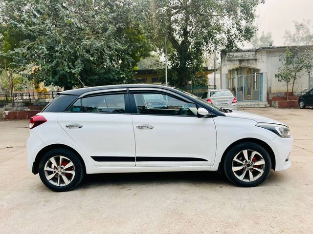 https://images10.gaadi.com/usedcar_image/3701687/original/img2927778__used_car_2927778_1701678114.jpg?imwidth=6401