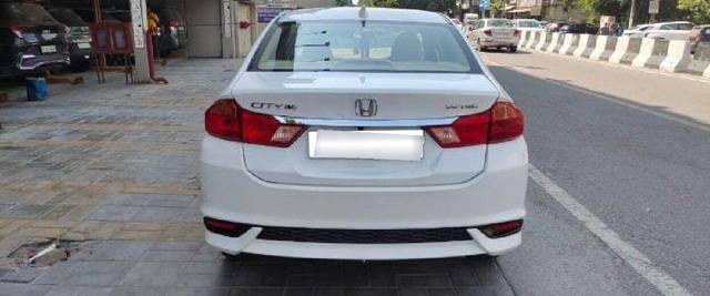 https://images10.gaadi.com/usedcar_image/3701719/original/processed_img2927807__used_car_2927807_1701678763.jpeg?imwidth=6401