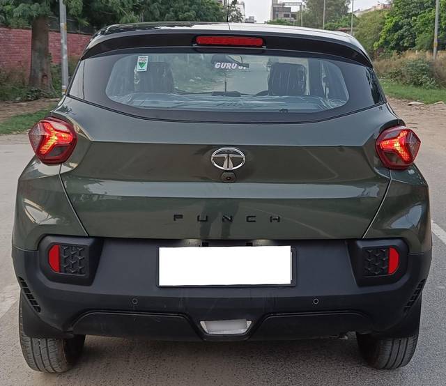 https://images10.gaadi.com/usedcar_image/3701723/original/processed_img2927811__used_car_2927811_1701678781.jpg?imwidth=6402