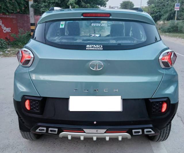https://images10.gaadi.com/usedcar_image/3701727/original/processed_img2927813__used_car_2927813_1701679019.jpg?imwidth=6402