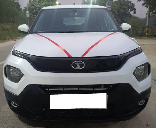 https://images10.gaadi.com/usedcar_image/3701733/original/processed_img2927817__used_car_2927817_1701679286.jpg?imwidth=6400