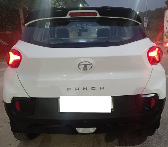 https://images10.gaadi.com/usedcar_image/3701733/original/processed_img2927817__used_car_2927817_1701679309.jpg?imwidth=6401
