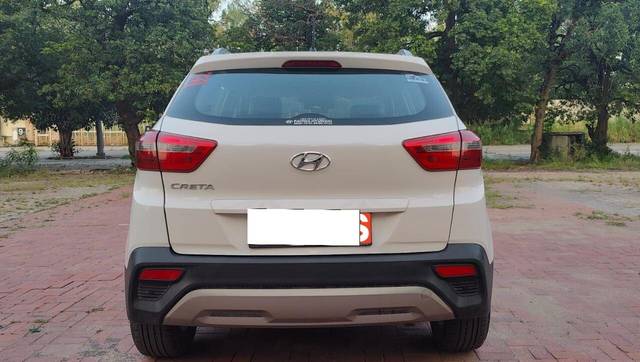 https://images10.gaadi.com/usedcar_image/3701737/original/processed_img2927818__used_car_2927818_1701679436.jpg?imwidth=6402