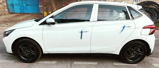 https://images10.gaadi.com/usedcar_image/3701781/original/processed_img2927843__used_car_2927843_1701680896.jpg?imwidth=6402