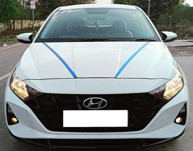 https://images10.gaadi.com/usedcar_image/3701781/original/processed_img2927843__used_car_2927843_1701680897.jpg?imwidth=6400