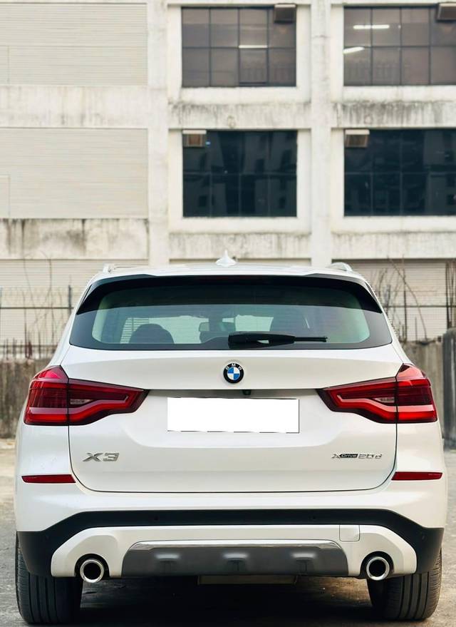 https://images10.gaadi.com/usedcar_image/3701797/original/processed_img2927849__used_car_2927849_1701681425.jpg?imwidth=6401