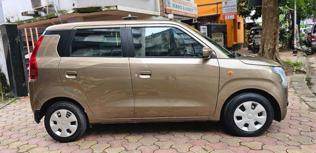 https://images10.gaadi.com/usedcar_image/3701847/original/processed_img2927877__used_car_2927877_1701682870.jpg?imwidth=6401