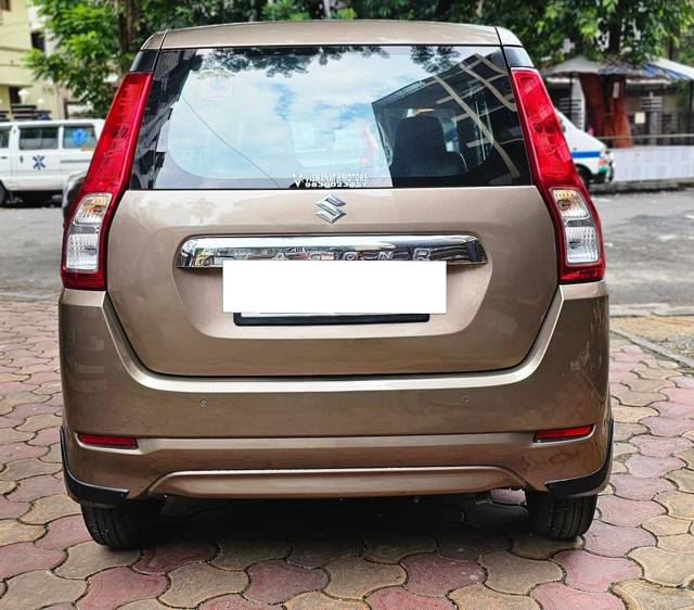 https://images10.gaadi.com/usedcar_image/3701847/original/processed_img2927877__used_car_2927877_1701682879.jpg?imwidth=6402