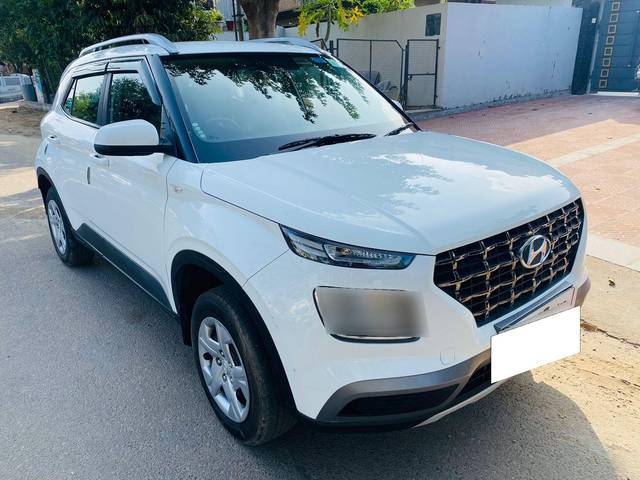 https://images10.gaadi.com/usedcar_image/3701854/original/processed_img2927880__usedcar_whatsappimage2023_12_04at25805pm_9301701682319_1701682401.jpeg?imwidth=6400