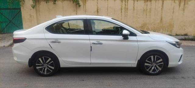 https://images10.gaadi.com/usedcar_image/3701864/original/img2927885__used_car_2927885_1701683614.jpg?imwidth=6401