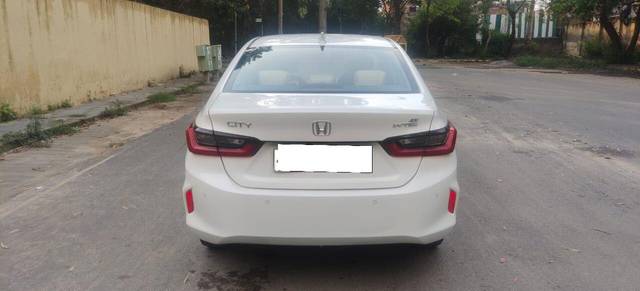 https://images10.gaadi.com/usedcar_image/3701864/original/processed_img2927885__used_car_2927885_1701683582.jpg?imwidth=6402