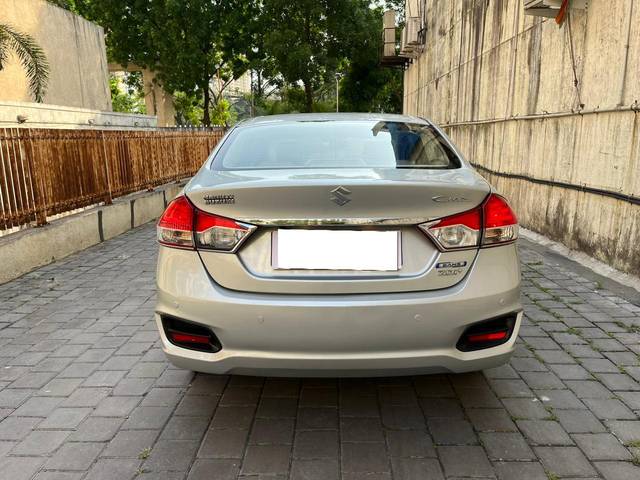 https://images10.gaadi.com/usedcar_image/3701918/original/processed_img2927902__used_car_2927902_1701685590.jpg?imwidth=6401