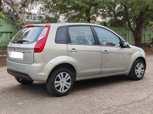 https://images10.gaadi.com/usedcar_image/3701956/original/processed_img2927924__used_car_2927924_1701686710.jpg?imwidth=6402