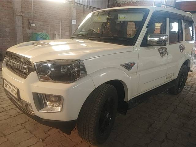 https://images10.gaadi.com/usedcar_image/3701987/original/595523__cover_image-20231202150852.jpg?imwidth=6400