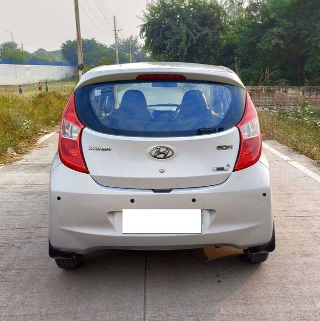 https://images10.gaadi.com/usedcar_image/3702077/original/processed_img2927995__used_car_2927995_1701690076.jpg?imwidth=6401