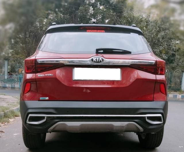 https://images10.gaadi.com/usedcar_image/3702097/original/processed_img2928009__used_car_2928009_1701762194.jpg?imwidth=6401