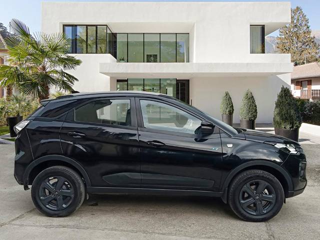 https://images10.gaadi.com/usedcar_image/3702123/original/img2928025__used_car_2928025_1701691217.jpg?imwidth=6401