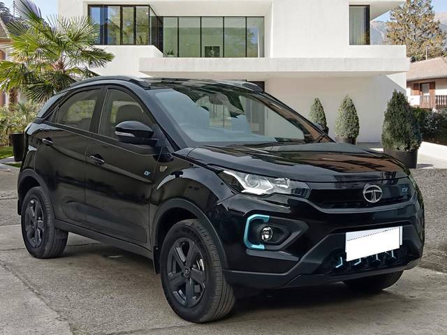 https://images10.gaadi.com/usedcar_image/3702123/original/processed_img2928025__used_car_2928025_1701691214.jpg?imwidth=6400