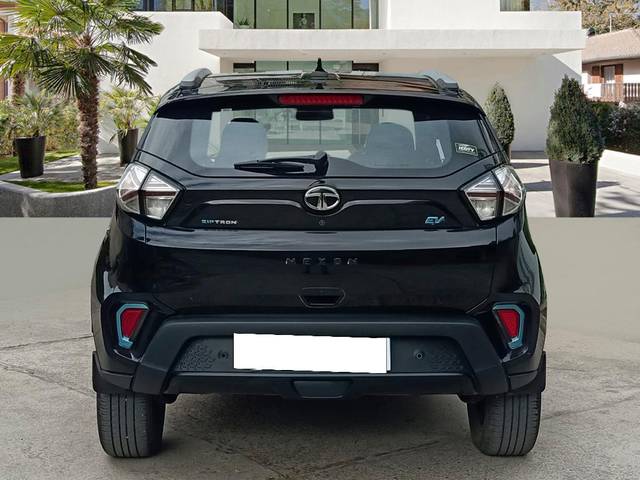 https://images10.gaadi.com/usedcar_image/3702123/original/processed_img2928025__used_car_2928025_1701691220.jpg?imwidth=6402