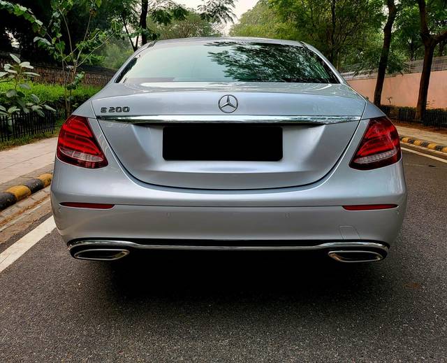 https://images10.gaadi.com/usedcar_image/3702129/original/processed_img2928030__used_car_2928030_1701691364.jpg?imwidth=6401