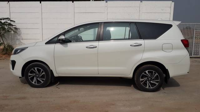 https://images10.gaadi.com/usedcar_image/3702145/original/img2928039__used_car_2928039_1701692561.jpg?imwidth=6402