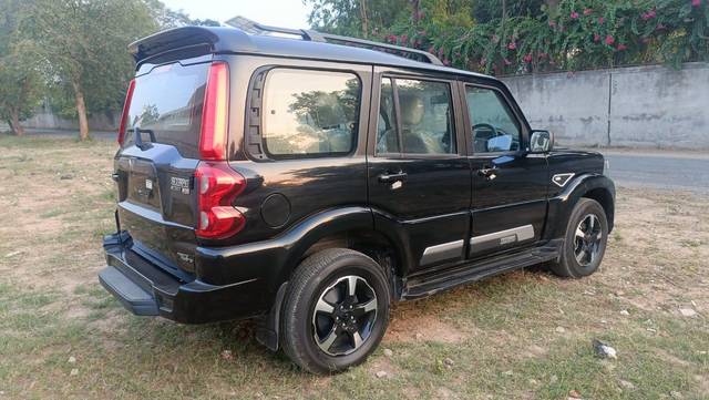 https://images10.gaadi.com/usedcar_image/3702213/original/processed_img2928077__used_car_2928077_1701717760.jpg?imwidth=6402