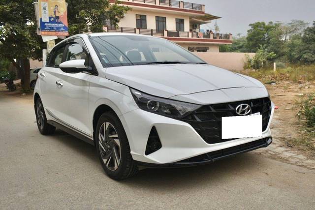 https://images10.gaadi.com/usedcar_image/3702248/original/processed_img2928092__used_car_2928092_1701695583.jpg?imwidth=6400