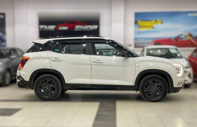 https://images10.gaadi.com/usedcar_image/3702255/original/processed_img2928097__used_car_2928097_1701695926.jpg?imwidth=6401