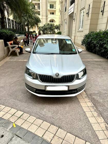 Skoda Rapid 1.0 TSI Ambition AT Skoda Rapid 1.0 TSI Ambition AT