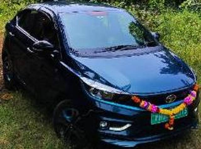 https://images10.gaadi.com/usedcar_image/3702445/original/processed_6aa52ef4-e8d6-4ce0-ad06-b5e5bffe1533.jpg?imwidth=6400